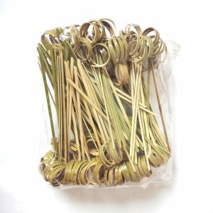 200 PCS Cocktail Picks, 4.7 Inch Toothpicks for Appetizers, Green Loop Shape, Mini Food Sticks, Fancy Tooth Picks for Drinks,Fruit,Charcuterie,Cocktail Garnish Accessories, Party Supplies